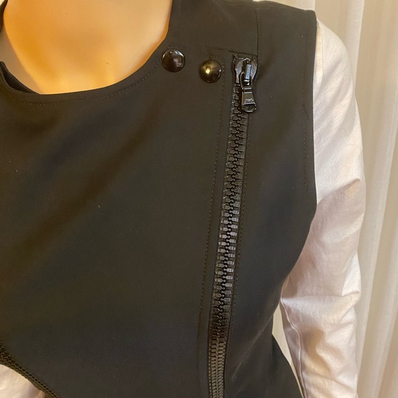 Veronica Beard Black Vest Front Zipper Closure Collarless Snaps Fitted Pleated 2 - Picture 4 of 16